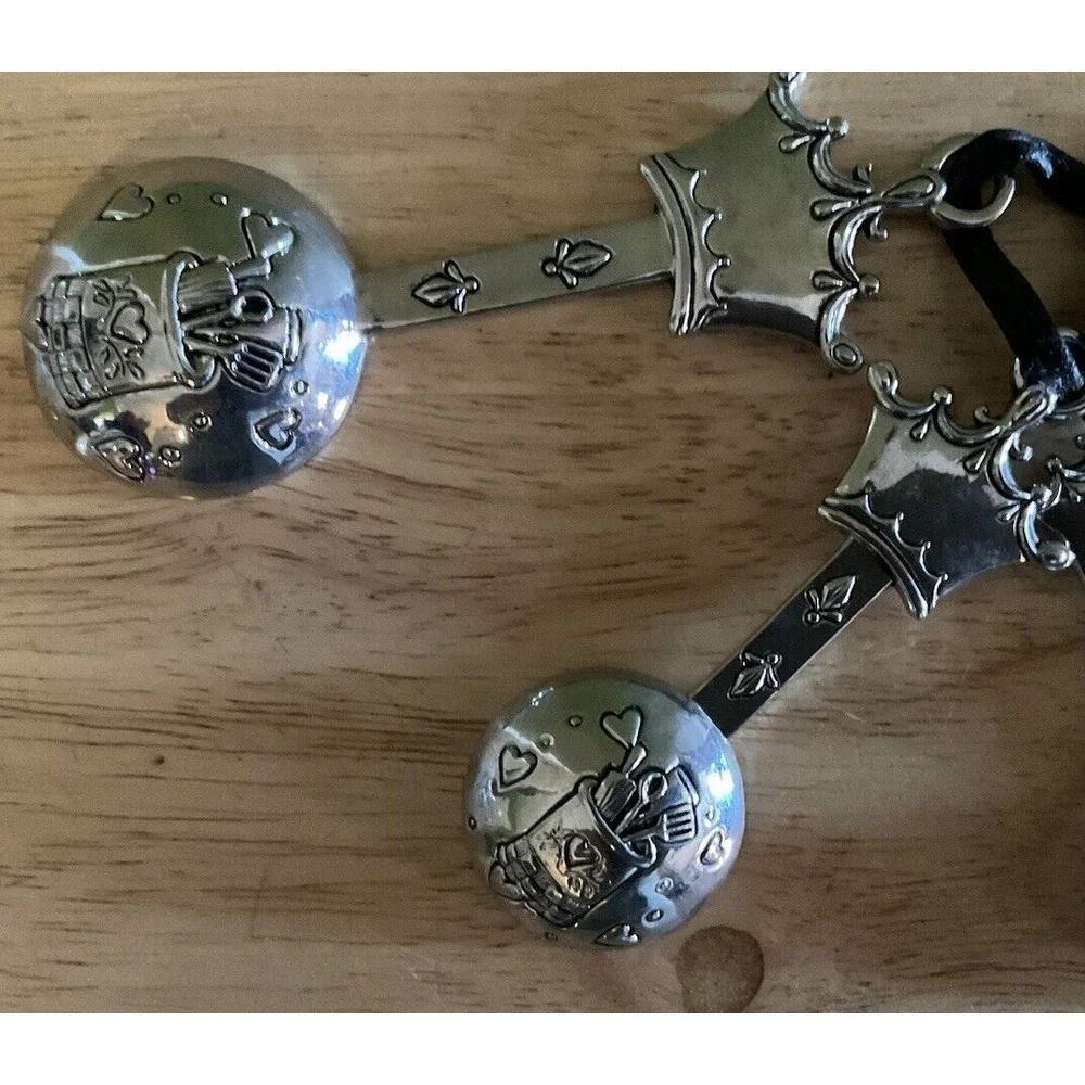 Queen of the Kitchen Four Piece Measuring Spoon Set; Silver‎